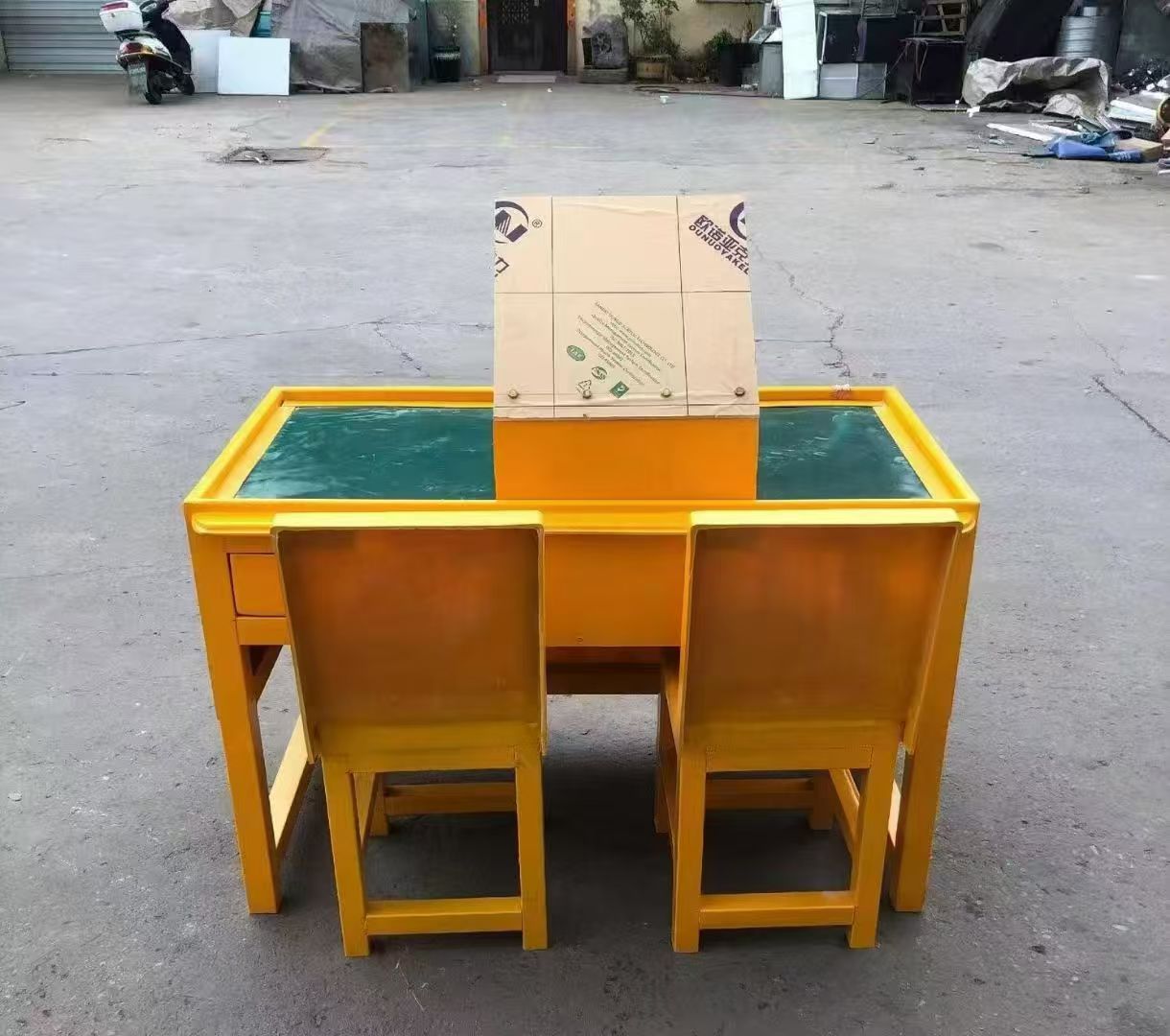 天水防静电导通桌井下煤矿火工品发放桌：危险品流转的安全守护者